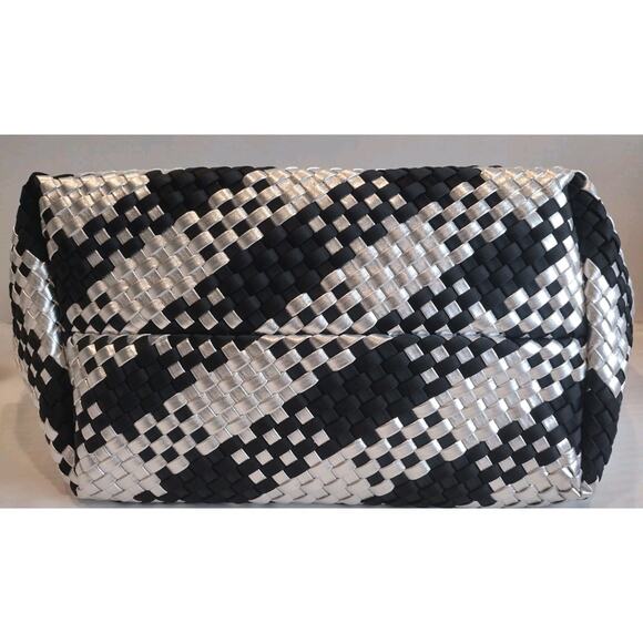 NEW WILDFOX LARGE NOIR (SILVER) & BLACK WOVEN DOUBLE HANDLE TOTE BAG $125 - Picture 9 of 10